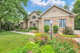 1516 River Bluff Dr, Mahomet, IL 61853 - Photo 2