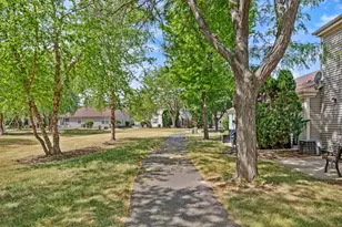 773 Village Cir, Marengo, IL 60152 - Photo 4