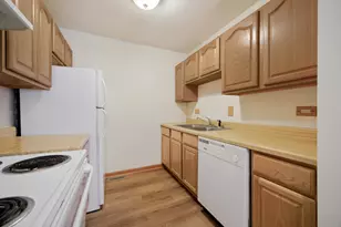 773 Village Cir, Marengo, IL 60152 - Photo 8