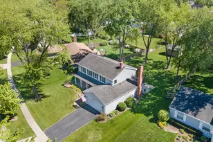 1839 Victoria Rd, Mundelein, IL 60060 - Photo 2