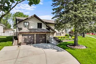 1214 Milton Ln, Schaumburg, IL 60193 - Photo 1
