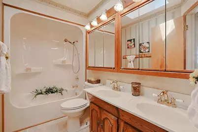 1057 Cedar Lane, Elk Grove Village, IL 60007 - Photo 18