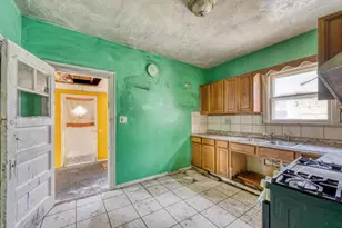 10204 S Lafayette Ave, Chicago, IL 60628 - Photo 8