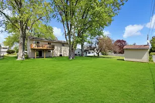 1939 Revere St, Freeport, IL 61032 - Photo 2