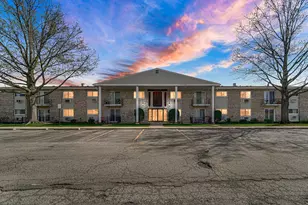 9351 Lady Bird Ln, Des Plaines, IL 60016 - Photo 4