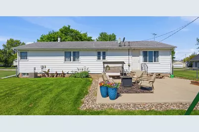 215 N Yates Street, Alpha, IL 61413 - Photo 2