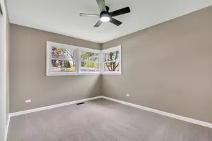 262 Normandy Ln, Grayslake, IL 60030 - Photo 10