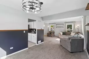 88 Devonshire Cir, Elgin, IL 60123 - Photo 14