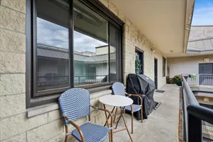 4751 N Artesian Ave, Chicago, IL 60625 - Photo 2