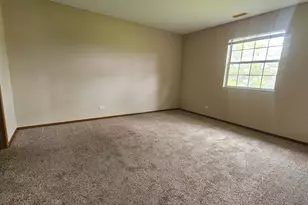 36 Gant Cir, Streamwood, IL 60107 - Photo 10