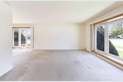4256 Golf Road, Skokie, IL 60076 - Photo 2