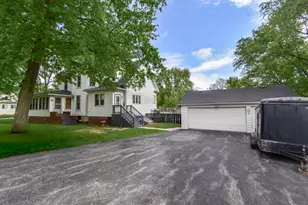 300 N Wolf St, Odell, IL 60460 - Photo 2