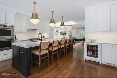 3653 N Bosworth Avenue, Chicago, IL 60613 - Photo 6