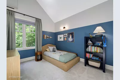 3653 N Bosworth Avenue, Chicago, IL 60613 - Photo 22