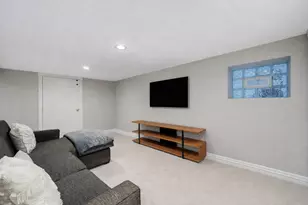 3653 N Bosworth Ave, Chicago, IL 60613 - Photo 28