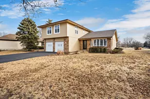 887 Braintree Ln, Bartlett, IL 60103 - Photo 2