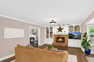 2045 Somerset Ln, Wheaton, IL 60189 - Photo 10
