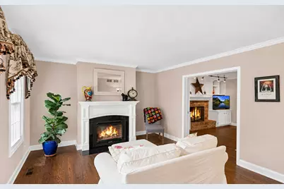 2045 Somerset Lane, Wheaton, IL 60189 - Photo 4