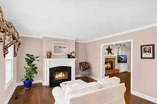 2045 Somerset Ln, Wheaton, IL 60189 - Photo 4