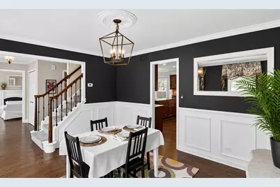 2045 Somerset Lane, Wheaton, IL 60189 - Photo 8