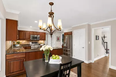 2045 Somerset Lane, Wheaton, IL 60189 - Photo 14