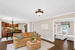 2045 Somerset Ln, Wheaton, IL 60189 - Photo 12