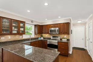 2045 Somerset Ln, Wheaton, IL 60189 - Photo 18