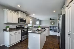 105 Catamaran Cir, Pingree Grove, IL 60140 - Photo 6