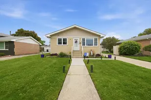 10352 Leslie Ln, Chicago Ridge, IL 60415 - Photo 2