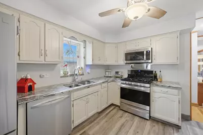 10352 Leslie Lane, Chicago Ridge, IL 60415 - Photo 8