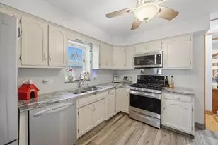 10352 Leslie Ln, Chicago Ridge, IL 60415 - Photo 8