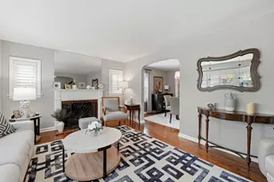 6822 N Kenton Ave, Lincolnwood, IL 60712 - Photo 4