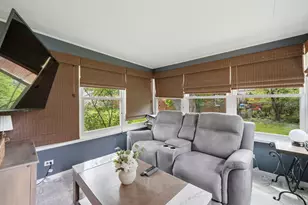 6822 N Kenton Ave, Lincolnwood, IL 60712 - Photo 10