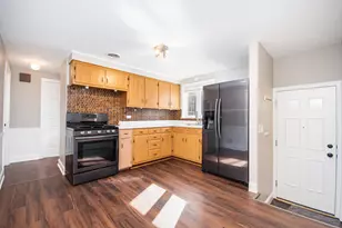 5229 S Meade Ave, Chicago, IL 60638 - Photo 4