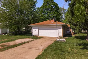 428 E Timber St, Pontiac, IL 61764 - Photo 42