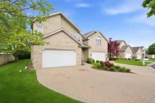 3098 Rosebrook Cir, Westchester, IL 60154 - Photo 2