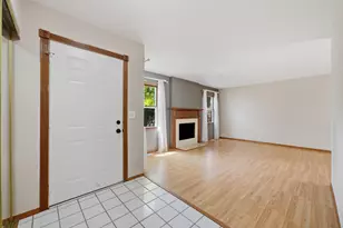 849 Colony Lake Dr, Schaumburg, IL 60194 - Photo 4