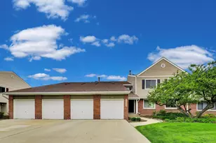 1068 Hidden Lake Dr, Buffalo Grove, IL 60089 - Photo 1