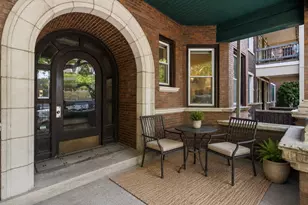 839 W Lakeside Pl, Chicago, IL 60640 - Photo 2