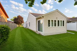 2608 38th St, Moline, IL 61265 - Photo 4