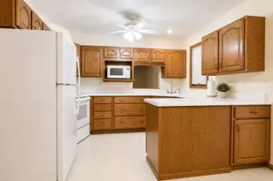 2608 38th St, Moline, IL 61265 - Photo 6
