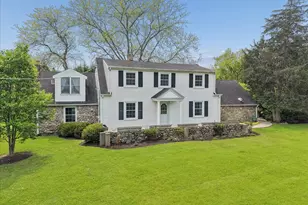 44 W Indian Trl Rd, Barrington, IL 60010 - Photo 2