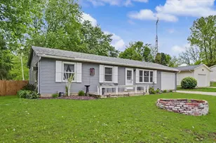 205 N Jefferson St, Mahomet, IL 61853 - Photo 2