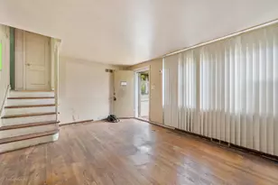 9611 S Oglesby Ave, Chicago, IL 60617 - Photo 4