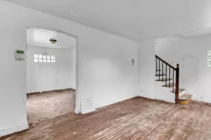9846 S Calhoun Ave, Chicago, IL 60617 - Photo 4