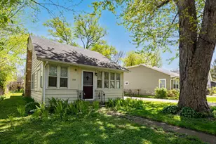 105 Edgewood Ave, Crystal Lake, IL 60014 - Photo 1