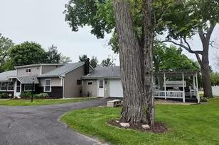 221 Central Ave, Genoa, IL 60135 - Photo 8