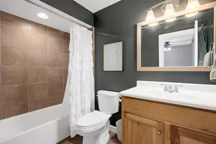 67 White Oak Cir, Saint Charles, IL 60174 - Photo 16