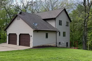 1257 Trail Dr, Dixon, IL 61021 - Photo 2