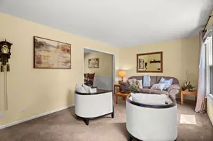 2130 Valley Creek Dr, Elgin, IL 60123 - Photo 4